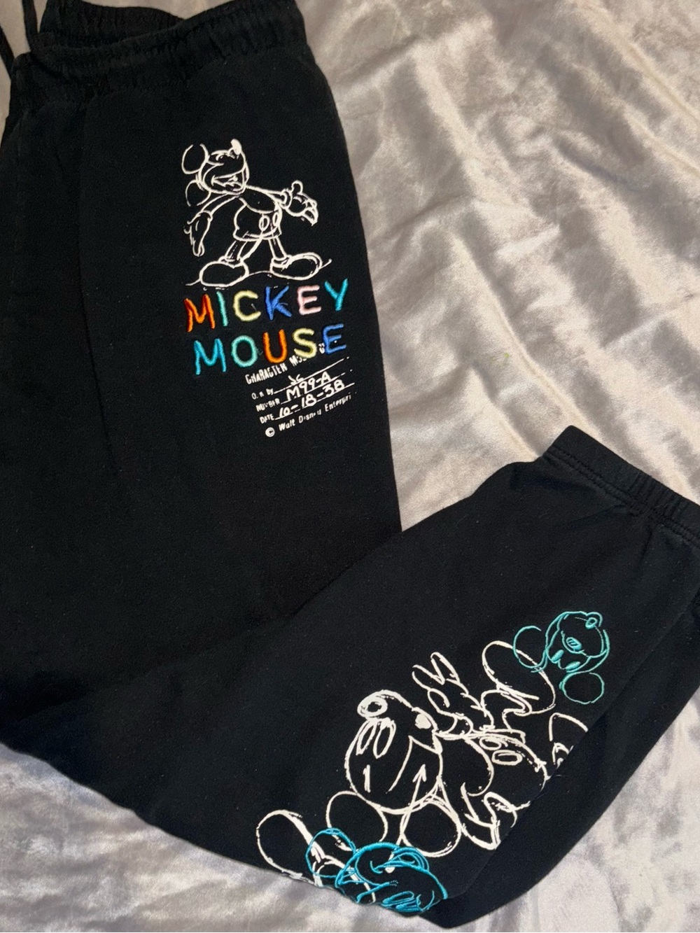 Disney Mickey Mouse embroidered black sweatpants
Women’s 2xl